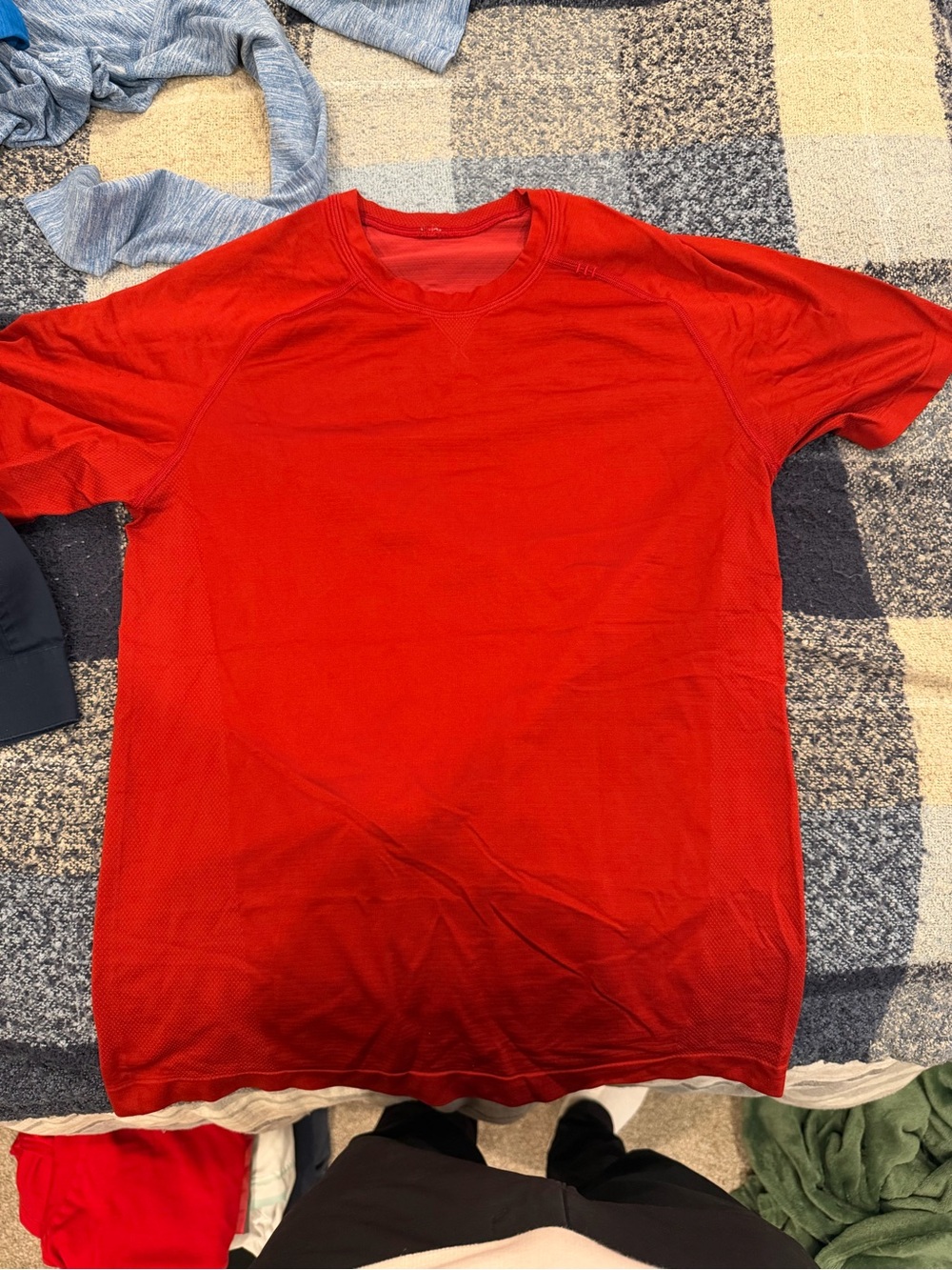 lululemon athletica Men's Red Short-Sleeve Performance Tee